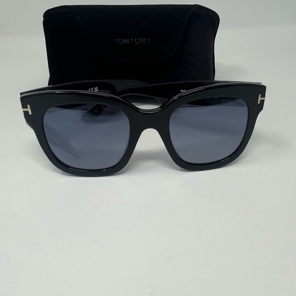 TOM FORD Beatrix 52mm Shiny Black Sunglasses ~ Authentic Brand New w/ Box & Case - Picture 7 of 13